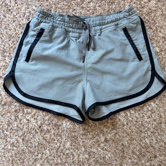 Lululemon Shorts 4-Way Stretch gray/green Shorts Sz 4 - Picture 1 of 5